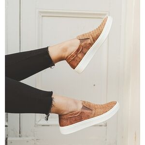 Sofft Beige Woven Slip-On Loafers women’s sz 7 texture print comfy trendy casual